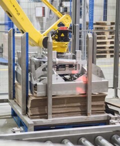 DERO GROEP CHEESE CrateLoadingRobot 02
