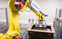 DERO GROEP CHEESE CrateUnloadingRobot 03